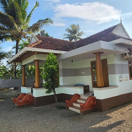 Punerjeni Homes Alappuzha Bagian luar foto