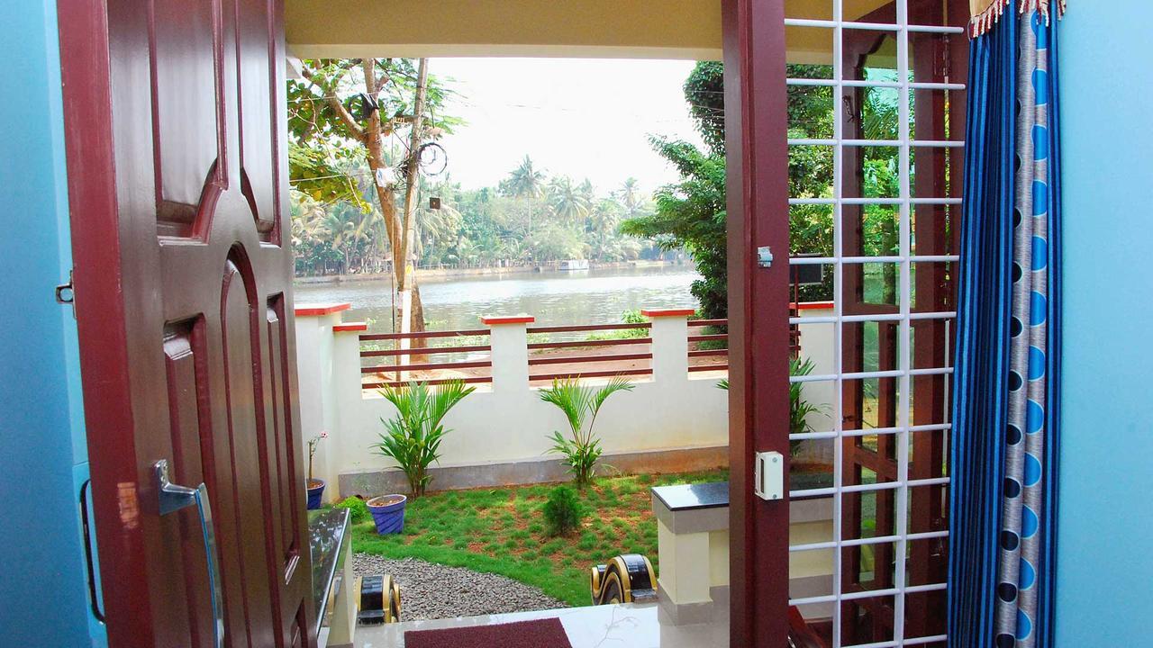 Punerjeni Homes Alappuzha Bagian luar foto